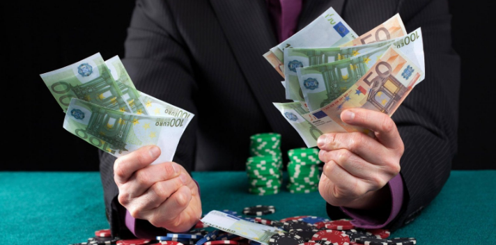 How do casinos win money